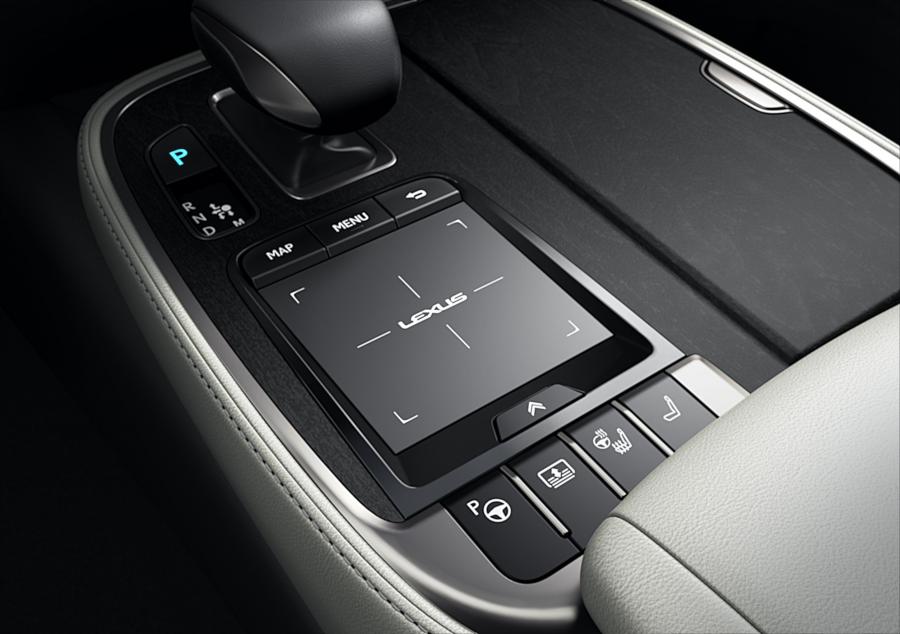 Детали интерьера Lexus LS500 AWD F-Sport 2020 года  (WW) (фото 12 из 39)
